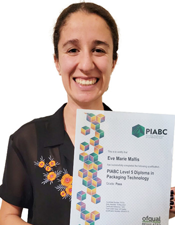 Eve_Mallis_diploma_graduate_350px